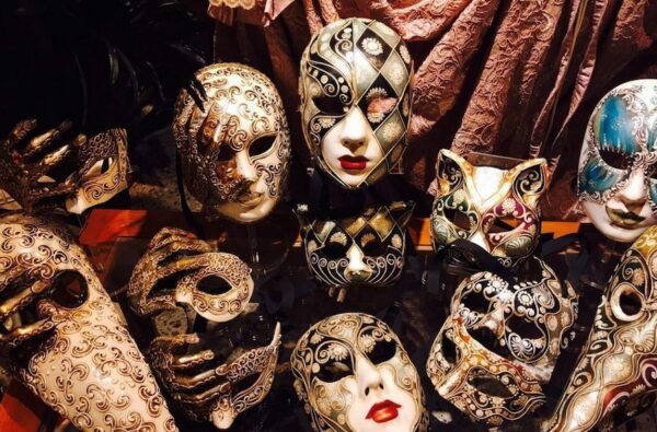 Quelle est l’histoire des masques vénitiens?